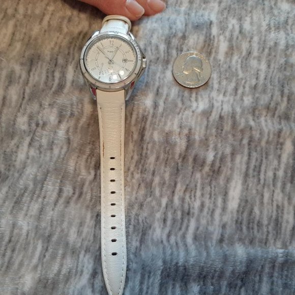 Timex white/silver face watch with day/date - Picture 3 of 5